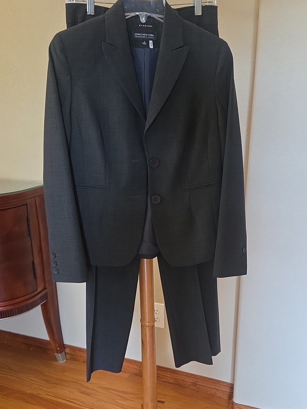 Jones New York Women’s Dark Charcoal Two-Button Suit, Size 4